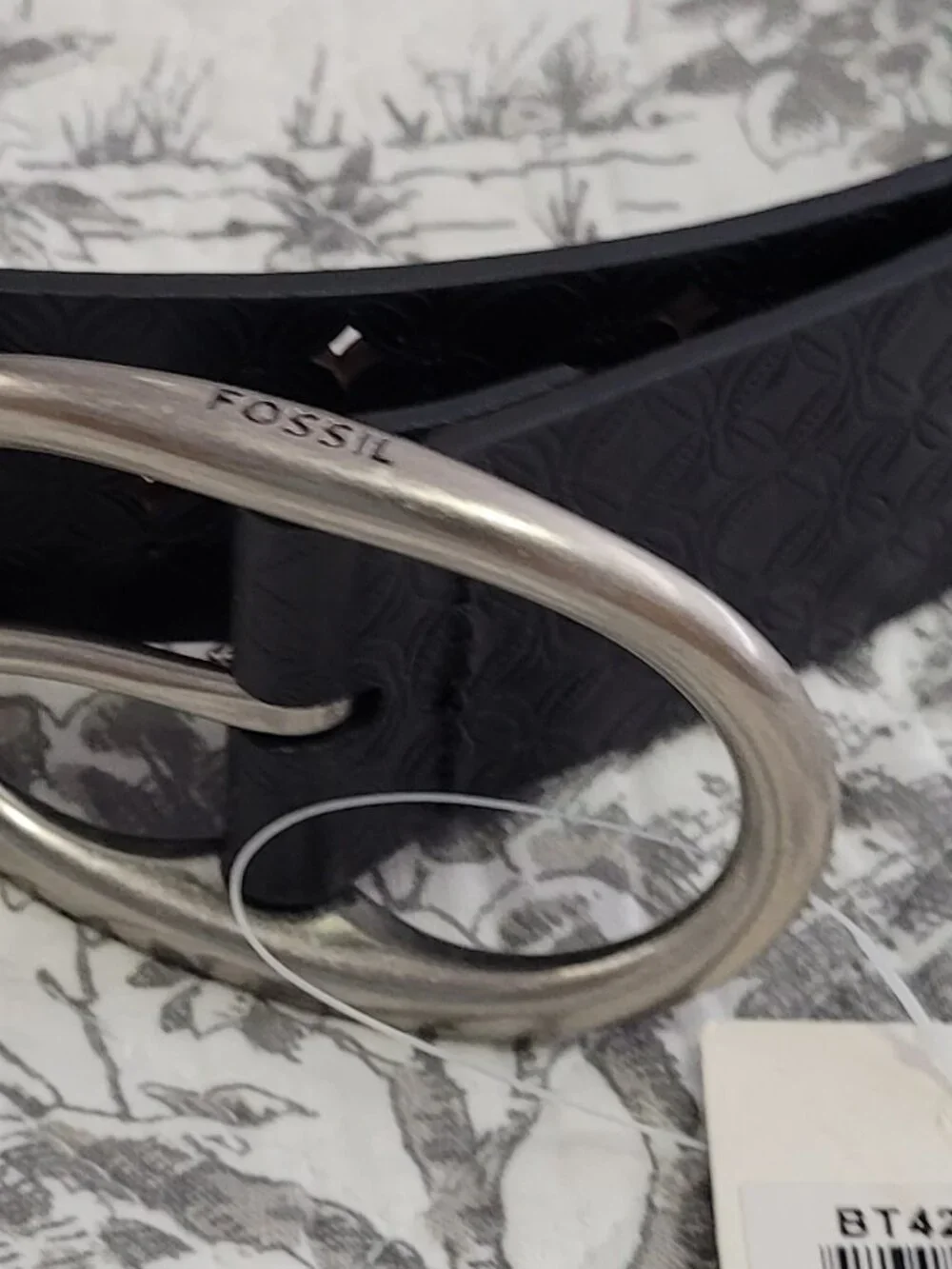 Fossil Black Perforated Leather Belt w/ Silver Tone Buckle Size Medium NWT
